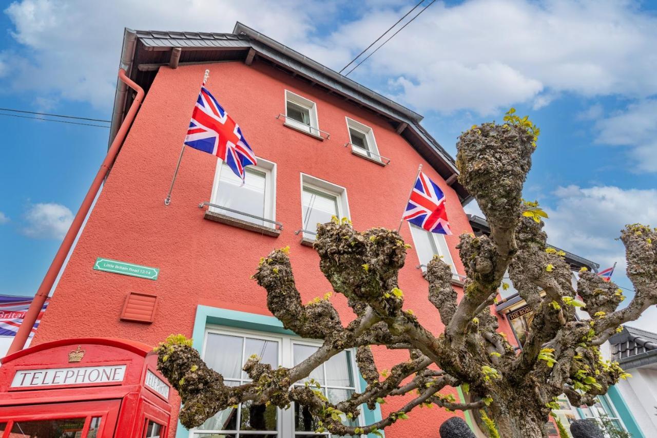 The Little Britain Inn Themed Hotel One Of A Kind In Europe Vettelschoß Dış mekan fotoğraf