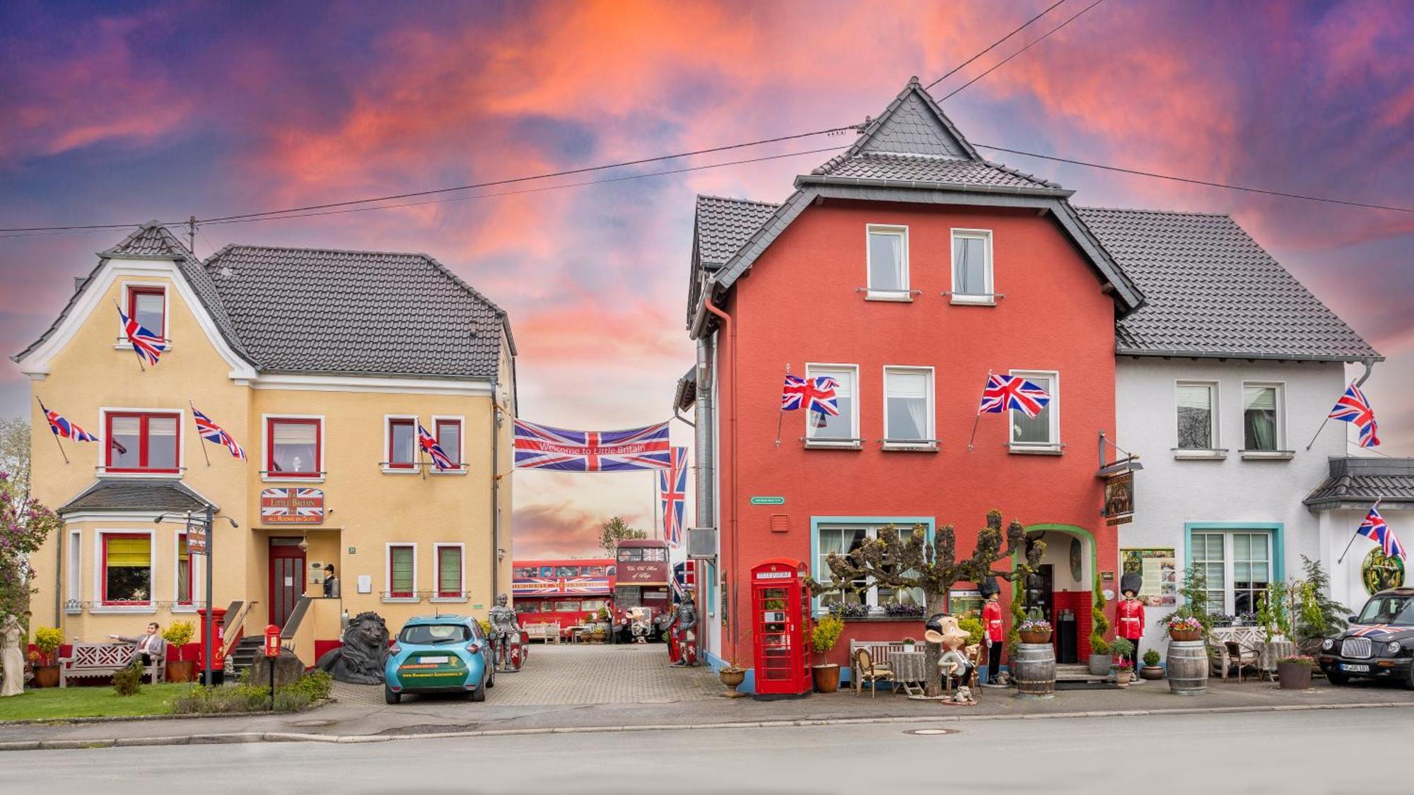 The Little Britain Inn Themed Hotel One Of A Kind In Europe Vettelschoß Dış mekan fotoğraf